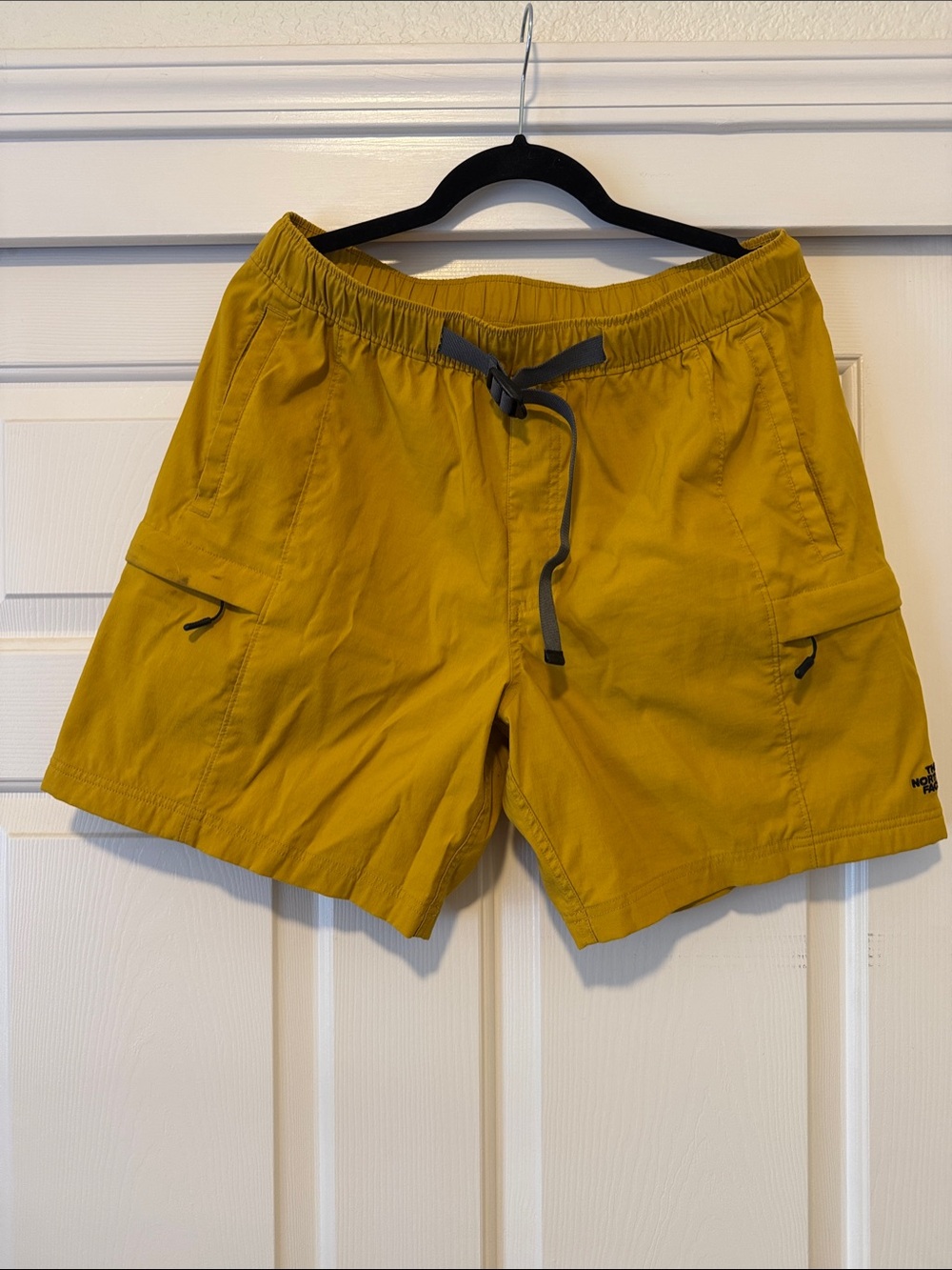 Men’s The North Face Class V Belted Hiking Cargo 7” Shorts-Large